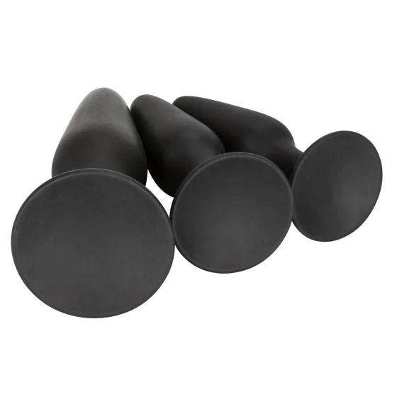 Kit de entrenadores anales CalExotics con 3 tamaños progresivos. Fabricados en silicón suave con base de succión para mayor comodidad y seguridad.