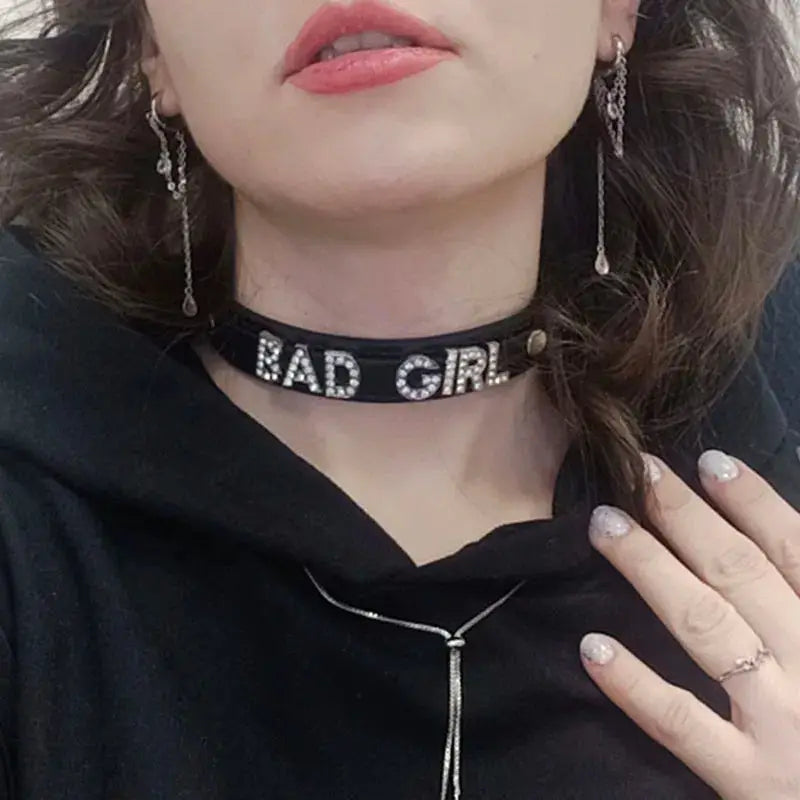 Collar choker con letras de diamantes de imitación custom - Shakti Energy