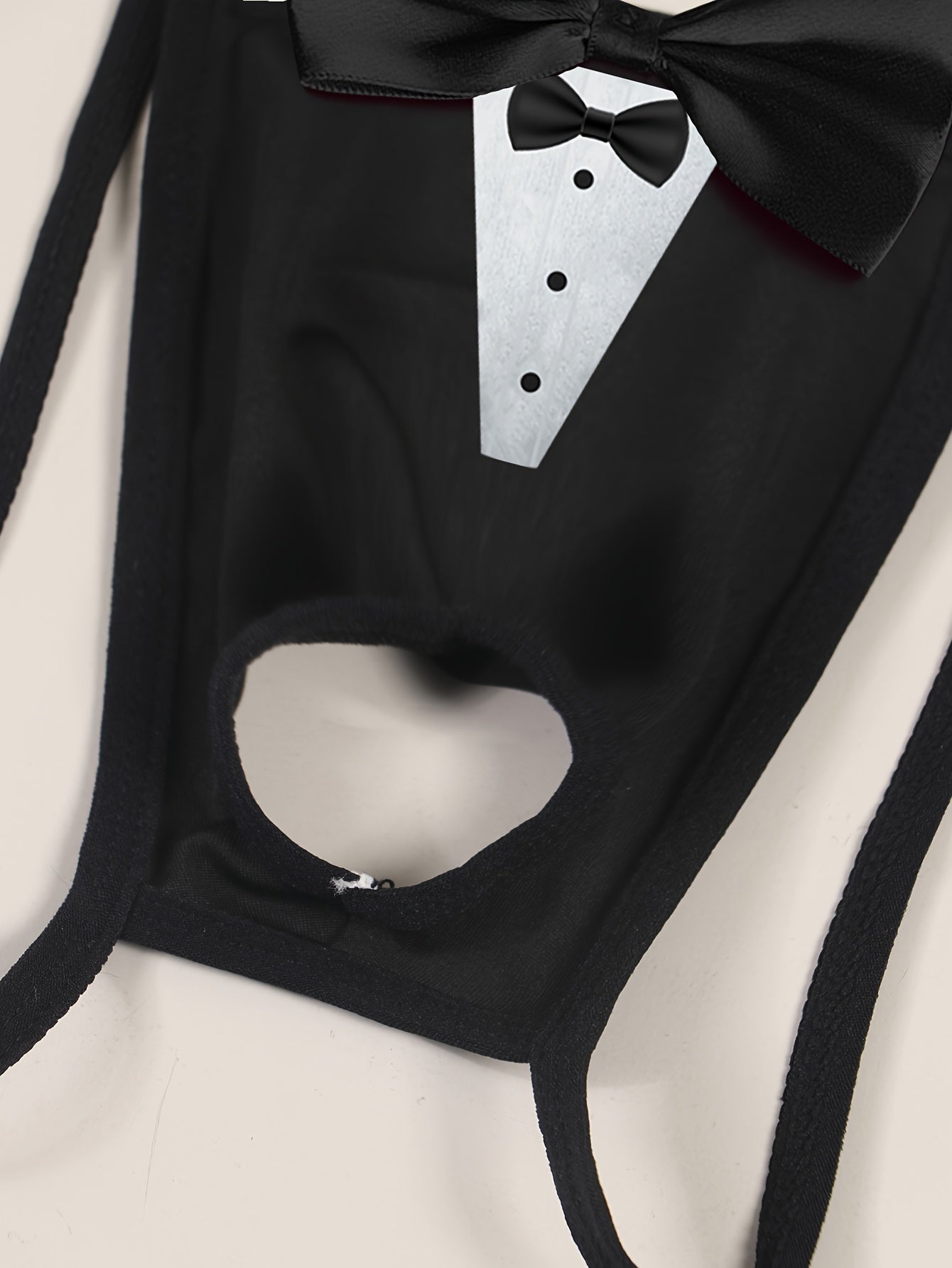 Conjunto de dos piezas para hombre, incluye un tanga y un collar de cuello con decoraciones de lazo, un estampado de corbata de lazo, un tanga frontal hueco, elegante y transpirable, que es suave con la piel, con un respaldo revelador, más un collar de c