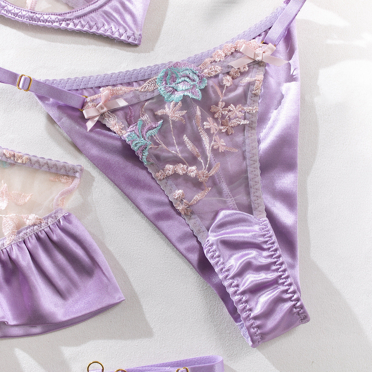 Conjunto de Lencería de Satén con Bordado - Set de 4 Piezas para Mujer