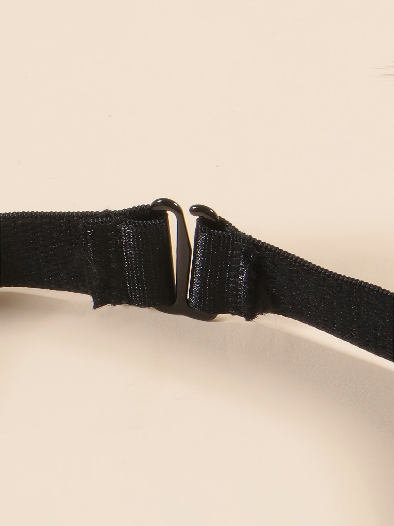 Conjunto de dos piezas para hombre, incluye un tanga y un collar de cuello con decoraciones de lazo, un estampado de corbata de lazo, un tanga frontal hueco, elegante y transpirable, que es suave con la piel, con un respaldo revelador, más un collar de c