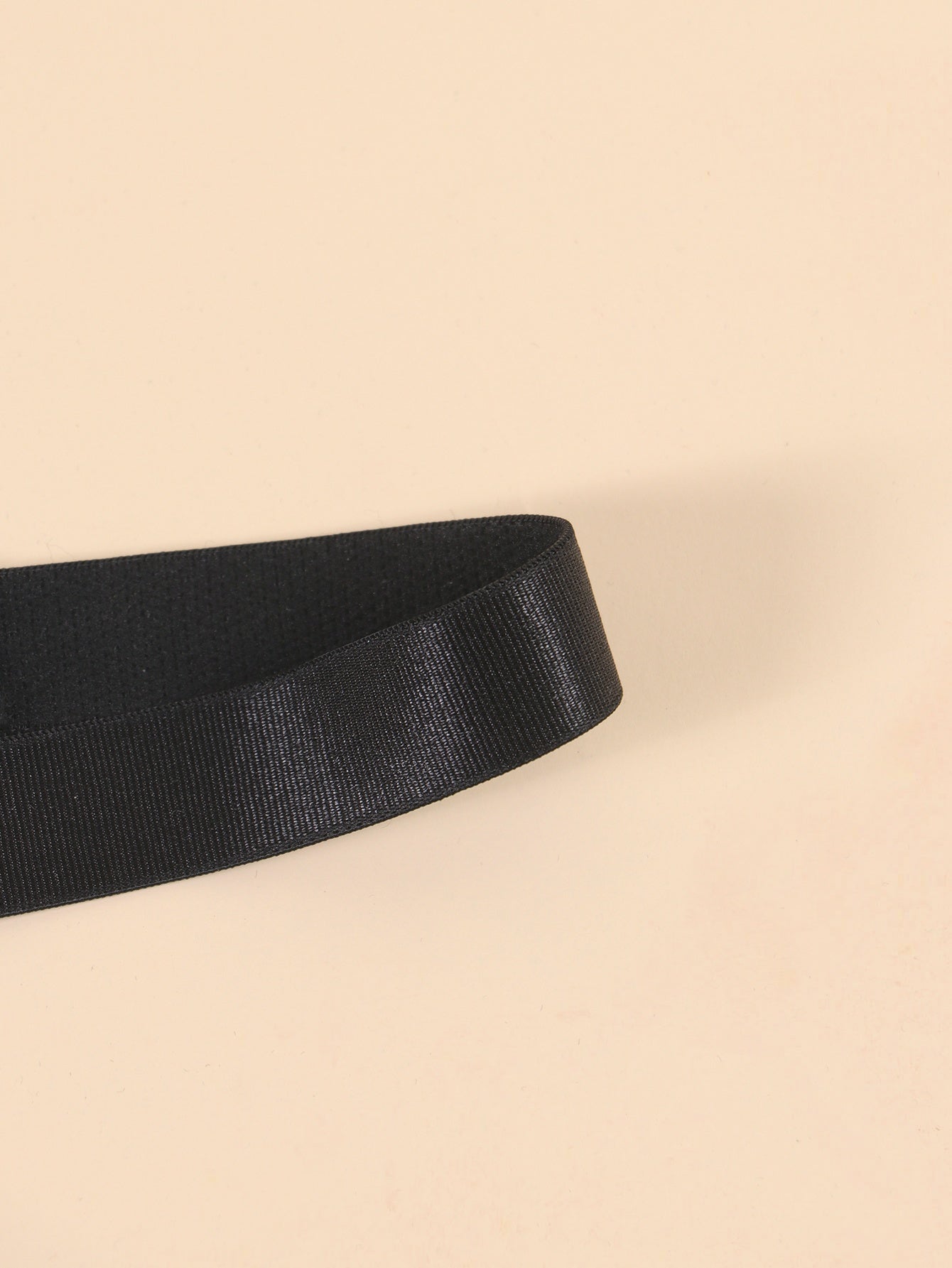 Conjunto de dos piezas para hombre, incluye un tanga y un collar de cuello con decoraciones de lazo, un estampado de corbata de lazo, un tanga frontal hueco, elegante y transpirable, que es suave con la piel, con un respaldo revelador, más un collar de c
