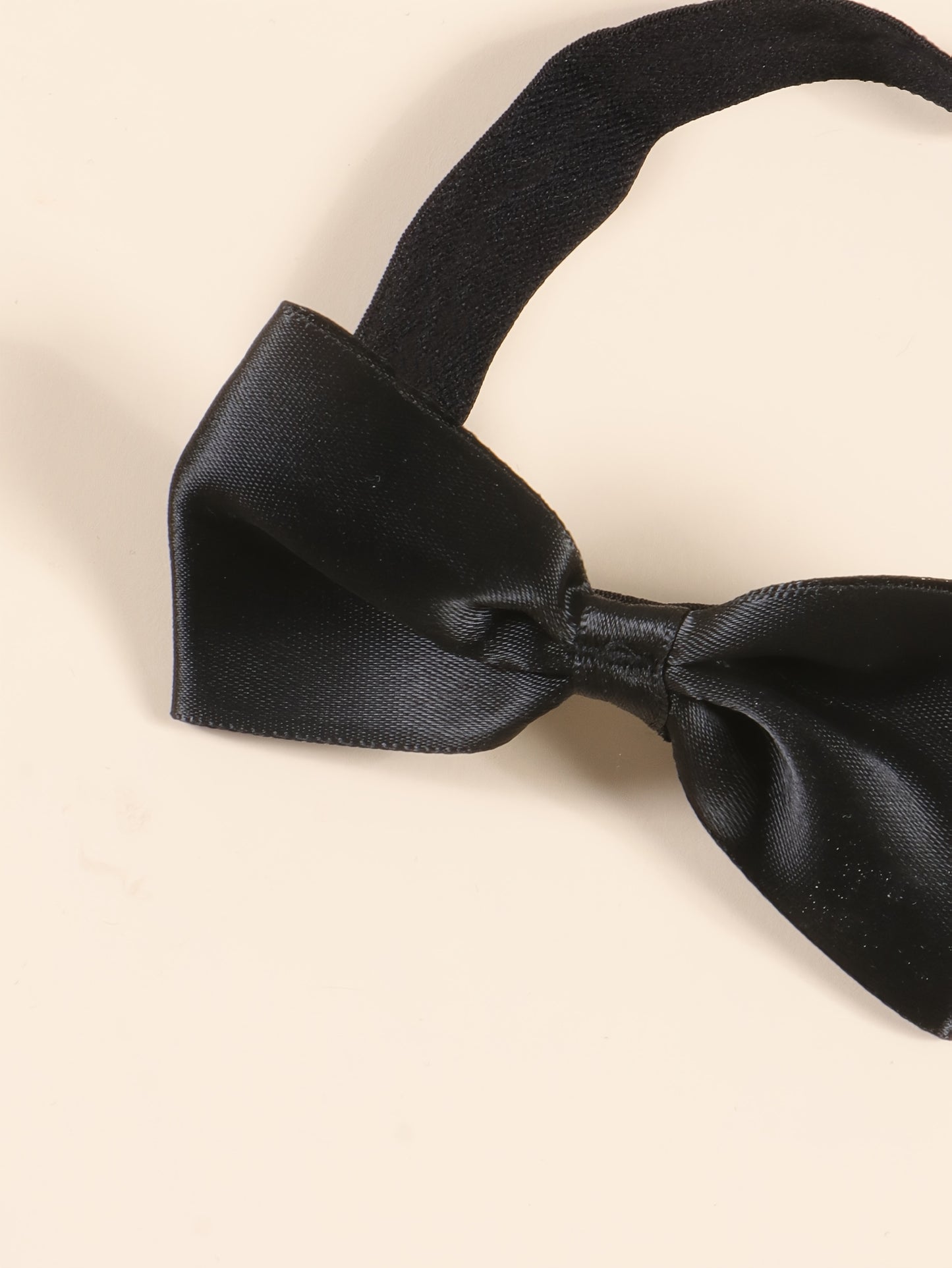Conjunto de dos piezas para hombre, incluye un tanga y un collar de cuello con decoraciones de lazo, un estampado de corbata de lazo, un tanga frontal hueco, elegante y transpirable, que es suave con la piel, con un respaldo revelador, más un collar de c