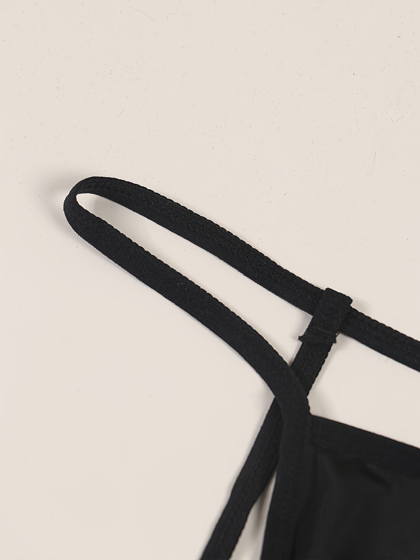 Conjunto de dos piezas para hombre, incluye un tanga y un collar de cuello con decoraciones de lazo, un estampado de corbata de lazo, un tanga frontal hueco, elegante y transpirable, que es suave con la piel, con un respaldo revelador, más un collar de c